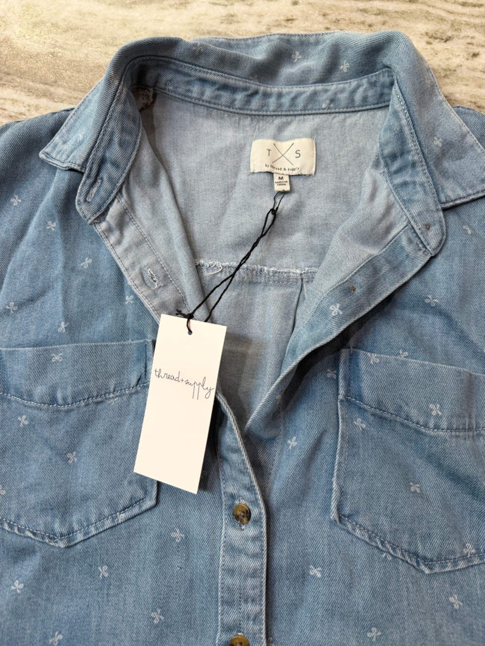 NWT Thread & Supply Light Blue Button-Down Shirt Size Medium - Picture 5 of 6